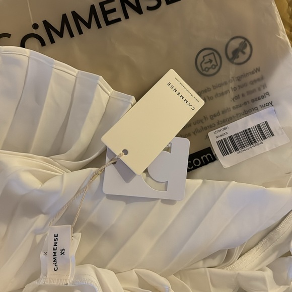 Sleeveless Pleated Long Dress - Picture 3 of 3